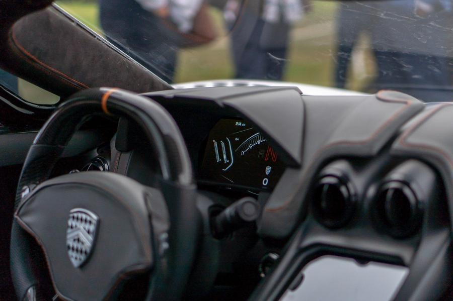 Панель приборов SSC Tuatara 2019 года  (фото 2 из 31)